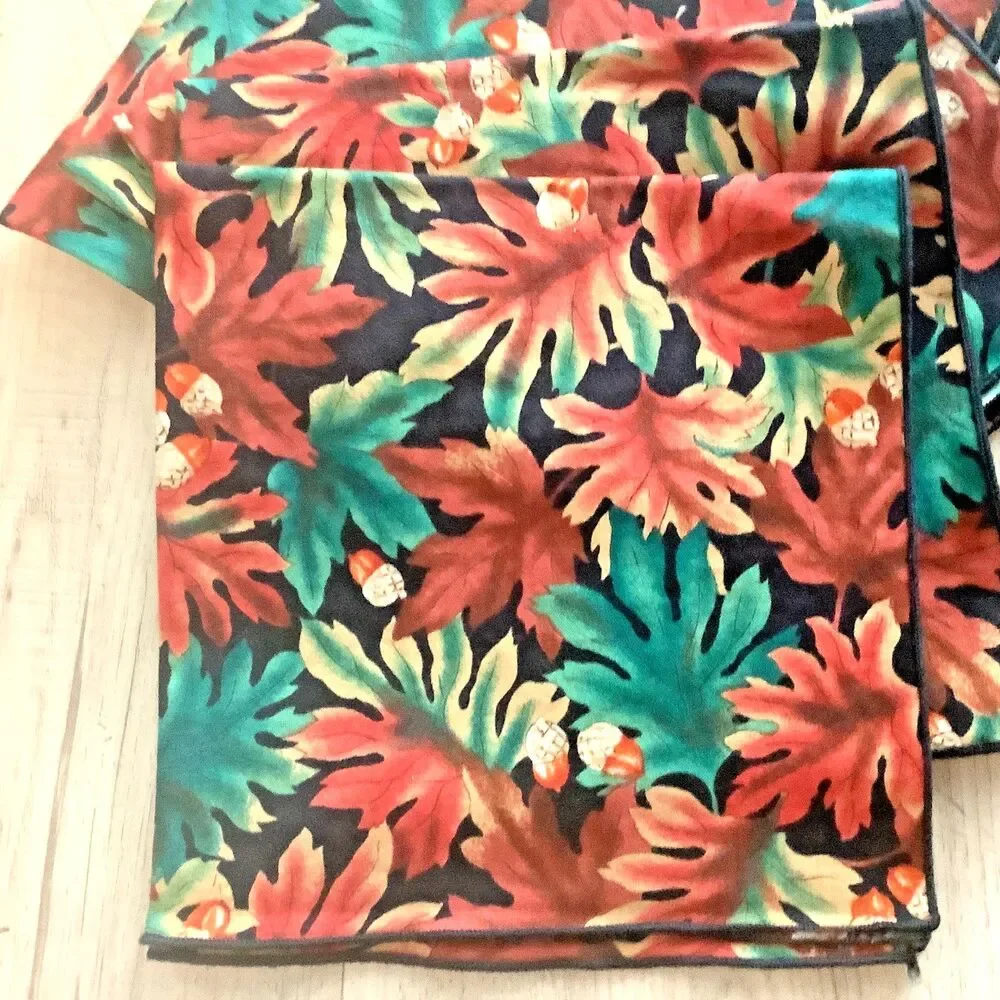 Placemats Napkins Set - 5 Placemats and 5 Napkins Green Red Leaves on Black